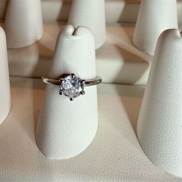 Fashion Jewelry 1 CT CZ Silver Plated Solitaire Engagement Ring Size 6 - Picture 10 of 11